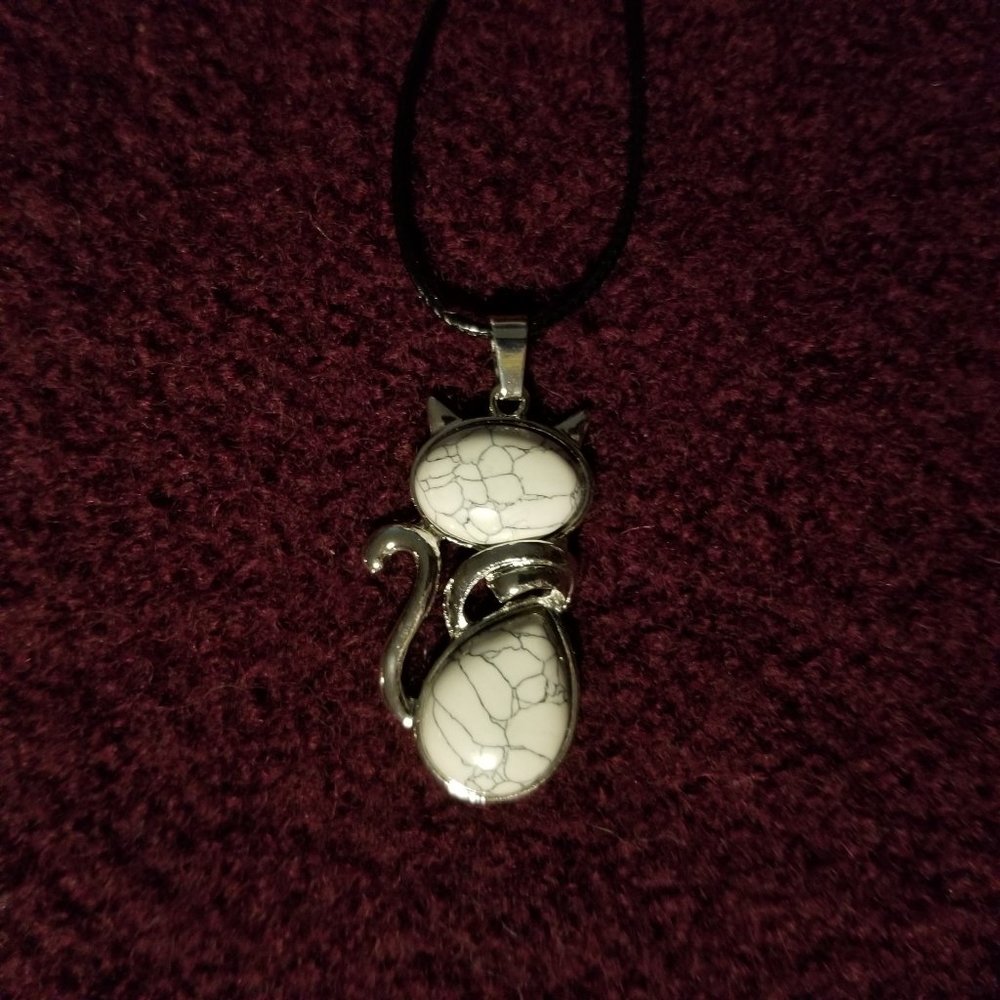 NWOT, white howlite gemstone cat pendant, silver plate on black cord, artisan